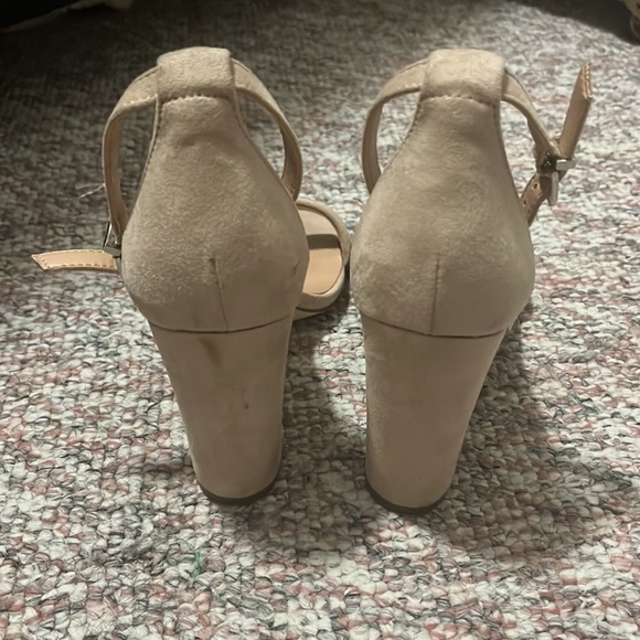 Nude Heels - Picture 3 of 4